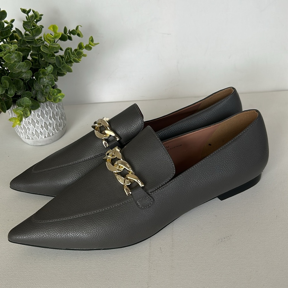 Women's Linea Paolo Mabel-L
Pointed Toe Loafer w/Goldtone Links Stone - Picture 4 of 16